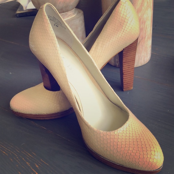 Shoes - Picture 1 of 3